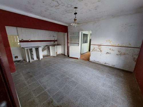 Casa A Reciclar + Cochera + Patio