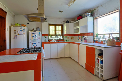 Venta De Quinta Con Casa, Montevideo, 3,7 Hect.