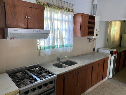 Salon Comercial - Villa Mitre - 200 Mts