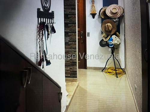 Cs Se Vende Townhouse Dúplex En Puerto Encantado/ Higuerote/ 25-22795