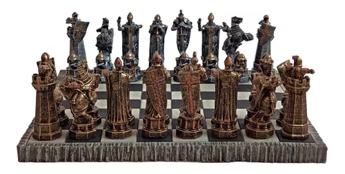 Jogo De Xadrez Medieval Tabuleiro E Peças Em Resina - R$ 288,79