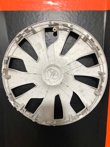 Tapón Polvera Toyota Yaris Rin 15 Núm De Parte 42602-0d300 (Usado)