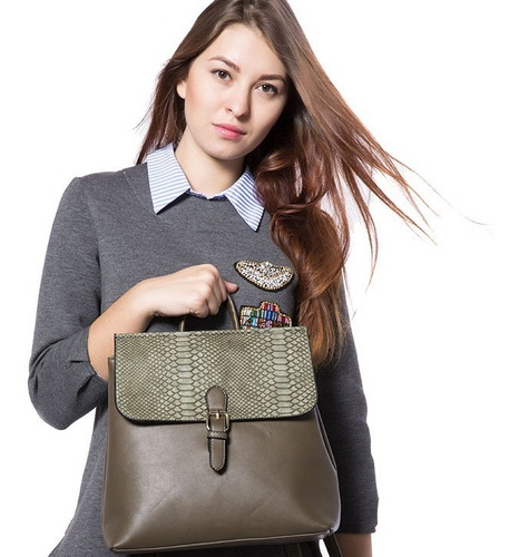 Bolsa Backpack Para Mujer Joven Versátil Y Moderna. Verde