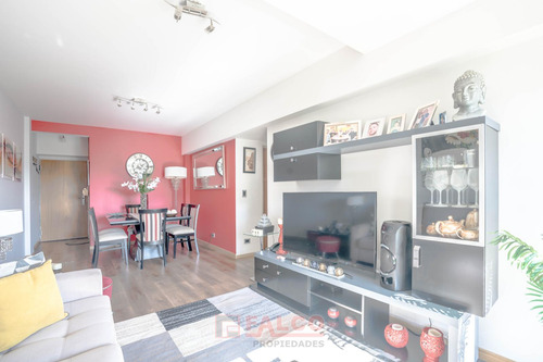 Departamento En Flores - 4 Ambientes - Frente - Balcon - Impecable