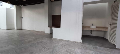 En Venta Casa Muy Amplia En El Refugio