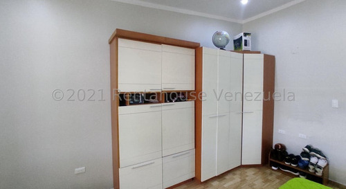 Townhouse En Venta Turmero Urb. Villa Paraiso Ec23-3845