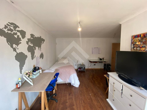 Casa En Arriendo De 6 Dorm. En Colina