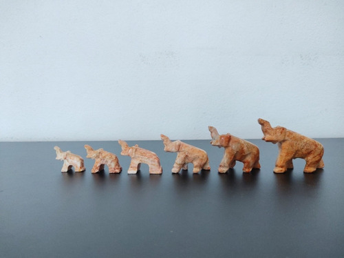 Familia De 6 Elefantes Miniatura En Piedra (hay Uno Roto)