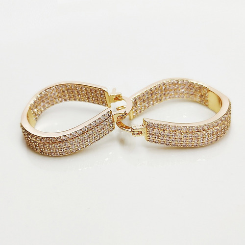 Imagem 6 de 7 de Brinco Feminino Argola Oval Cravejada Semijoia Banhado Ouro