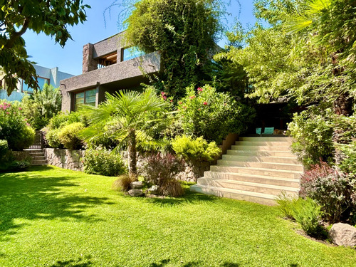 Amoblada / Exclusiva Casa De 6 Dormitorios En Condominio