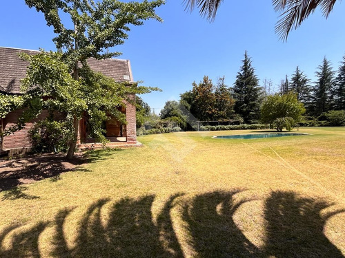 Casa En Venta De 4 Dorm. En Colina