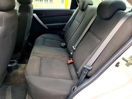 Imagen 12 de 15 de Chevrolet Aveo 2017 1.6 Lt Mt
