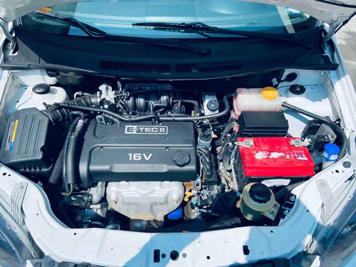 Imagen 7 de 7 de Chevrolet Aveo 2017 4p Ls L4/1.6 Man Linea Anterior