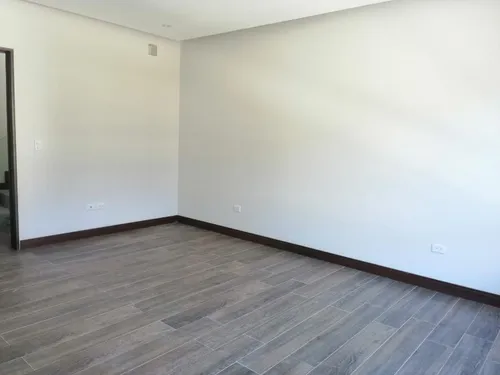 Casa En Venta En Colonia Los Cristales, Monterrey, Nuevo León