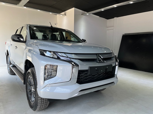 Imagen 4 de 15 de Toyota Hilux 2023 2.8 Cd Srx 177cv 4x4 At