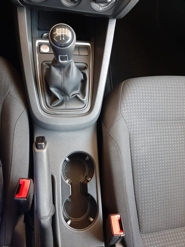 Imagen 9 de 15 de Volkswagen Jetta 2017 2.5 Trendline Mt