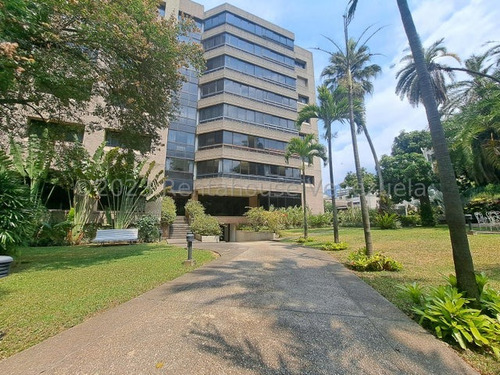 Formidable Apartamento De 415 Metros En Exclusivo Edificio Muy Bien Ubicado Entre El Bosque Y El Country Club. Habitación Principal Con Dos Vestier  Mls #23-8701 Francis Zeppieri 16/10