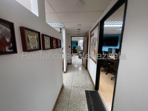Y.t. Oficina En Venta, Los Cortijos De Lourdes Mls #25-17194