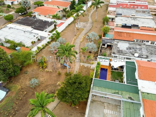 Daniela Linarez Vende Casas Espectacular Quinta En Exclusiva Urbanizacion Al Este De Barquisimeto Con Amplios Espacios Muy Buen Diseño Moderna En Obra Blanca Contactame