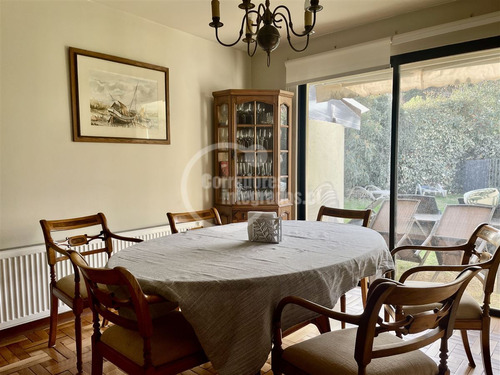 Casa En Venta De 5 Dorm. En Lo Barnechea, Sector Los Nogales