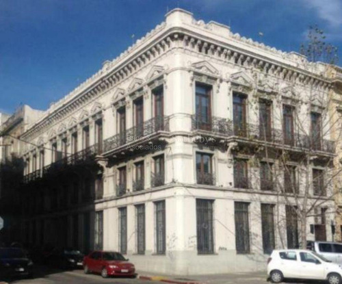 Oficinas En Ciudad Vieja