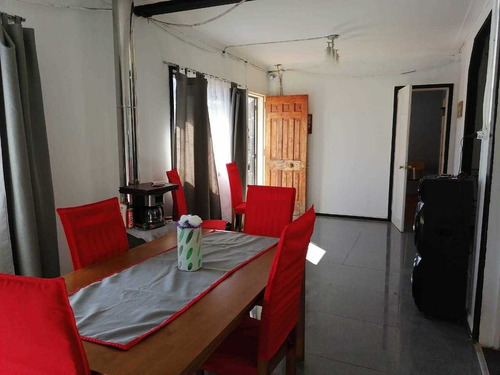 Casa Recientemente Remodelada, A 2 Cuadras De La Playa.