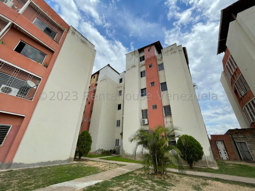 Apartamento Pent-house En Venta En Conjunto Residencial Los Angeles, Turmero 24-14856 Jcm