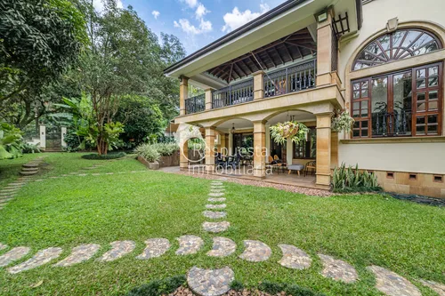 Vendo Hermosa Casa En El Poblado - Como Vivir En Una Finca.
