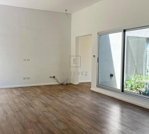 Casa En Venta Con 3 Dormitorios Y Escritorio. Zona De Arboles. Barrio Cerrado San Matias, Escobar