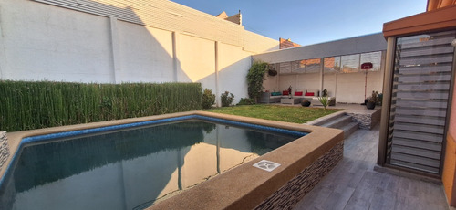 Acogedora Casa Familiar 3d + 3b + 2 Est. + Terraza Y Piscina
