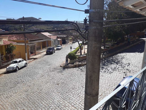 Casa Em Baependi Mg, Terra De Nhã Chica, Com 04 Quartos , Terreno 1.000 M2, Com Comercio Alugado Em Baixo. - 310