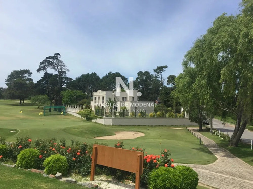 Increible Casa De Dos Plantas En Golf