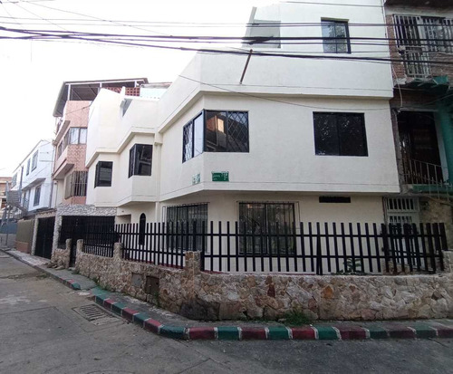 Se Vende: Casa Tres Niveles Esquinera En Colinas Del Sur Cali