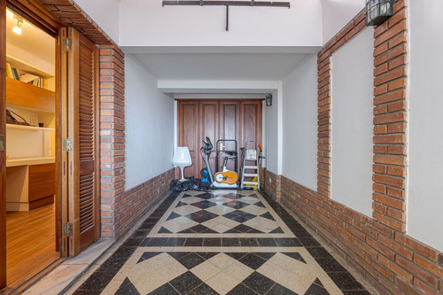 Venta/permuta Casa De 3 Dormitorios B. Parque