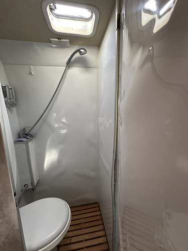 Hermoso Y Practico Motorhome Chico X Fuera Y Grande X Dentro
