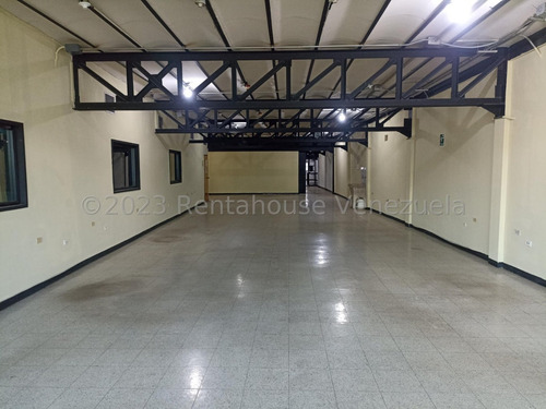 En Alquiler En Zona De Alto Trafico Comercial Edificio De 4 Pisos Con Trasnformadores Propios Pisos De Alto Peso Ideal Operaciones Deposito Estef 24-8247
