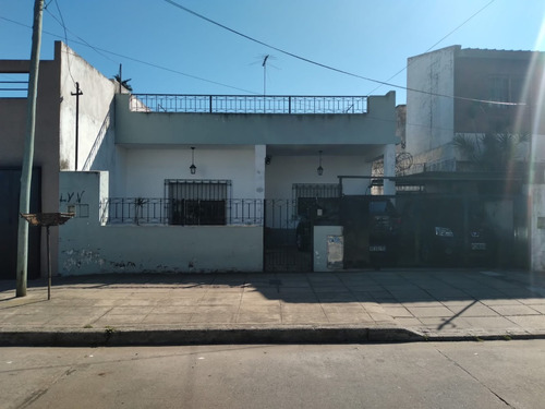 Excelente Casa En Boulogne Con Depto Atrás, Ideal 2 Familias