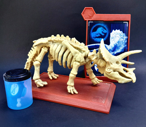 Figura Jurassic World Triceratops Fosil - Los Germanes