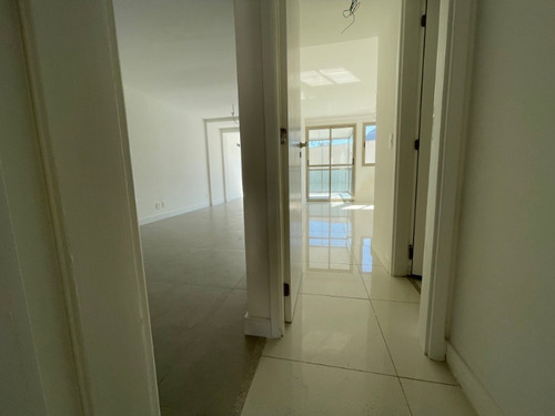 Imagem 9 de 30 de Excelente Cobertura Duplex De Alto Padrão Com Três Suítes Na Avenida Afrânio De Melo Franco, Leblon. - Co00046 - 69400607