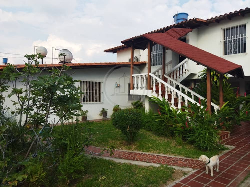 Se Vende Comoda Casa De 2 Niveles, Ubicada En La Urb La Mulera, 007jsc