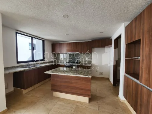 Casa En Renta En Altos Juriquilla, En Excelentes Condiciones Con Amenidades.