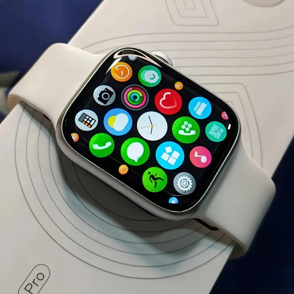 Smartwatch Borges Importados W28 Pro Series 8, com Pulseira Branca e Tela Digital de 1.45"