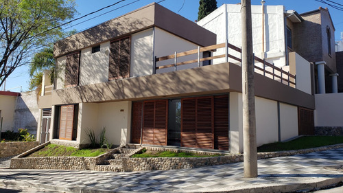 Venta - Hermosa Casa - Barrio Parque San Vicente