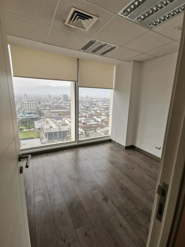 Arriendo Oficina Con Privado Y Recepción Excelente Ubicación