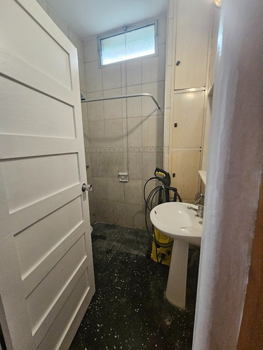 Planta Baja, Un Dormitorio, Escritorio, Pequeño Patio