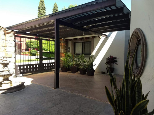 Venta O Renta De Casa En Fraccionamiento La Joya, Cuernavaca