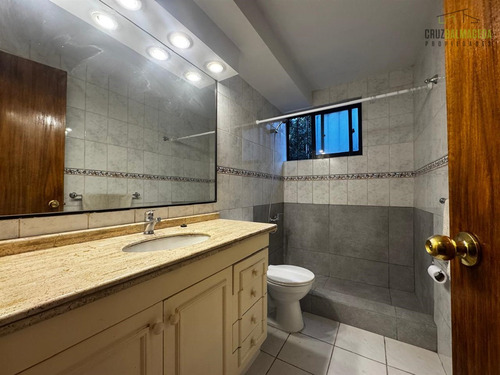 Departamento En Arriendo De 3d+3b, Con Patio. Las Condes