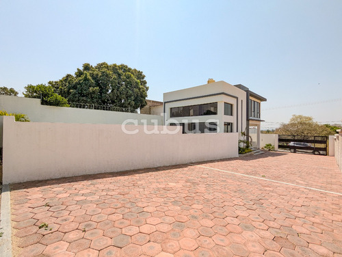 Casa Con Alberca En Venta En Fraccionamiento En Oaxtepec, Morelos