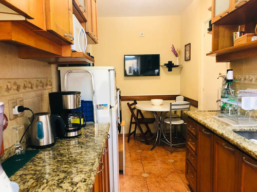 Venta De Sólido Apartamento En El Corazón De Pocitos