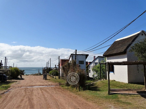 Botella Al Mar - Chica En Punta Del Diablo